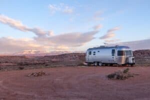 Read more about the article What is boondocking? The ultimate guide to dispersed camping